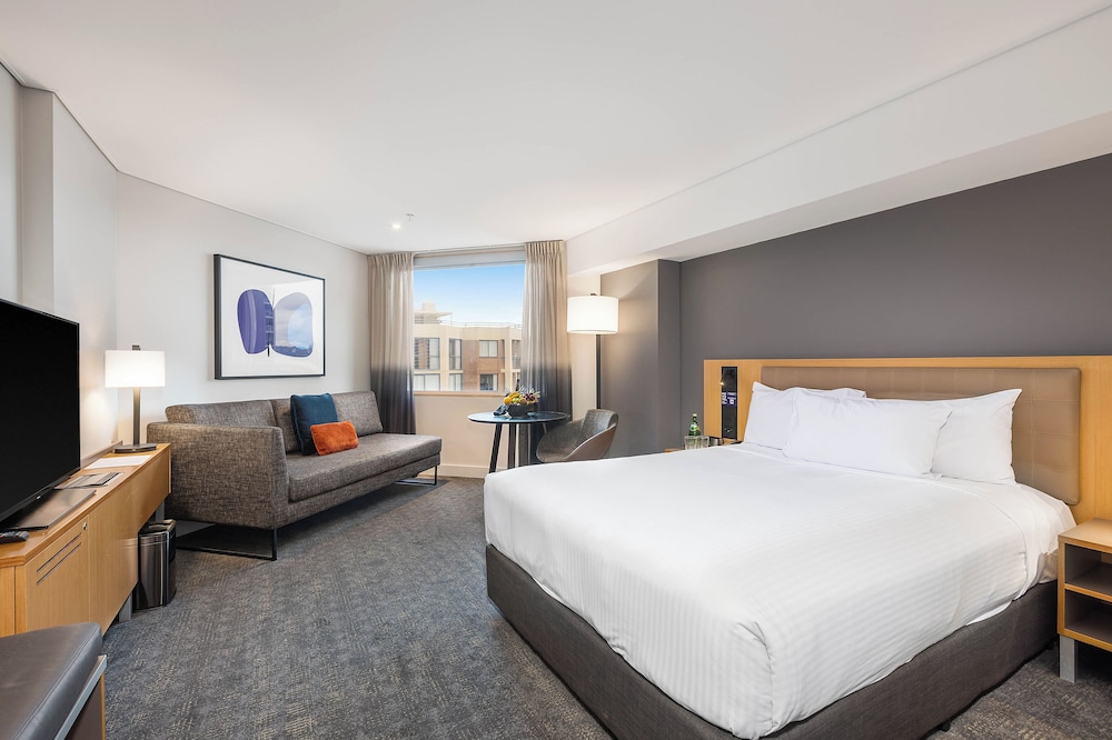 HABITACIÓN SUPERIOR, 1 CAMA QUEEN del hotel Novotel Sydney On Darling Harbour. Foto 1