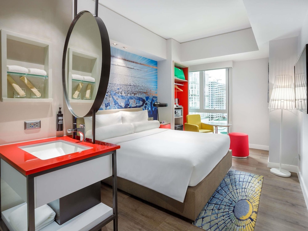 Habitación Standard con cama queen size del hotel Ibis Styles Manila Araneta City