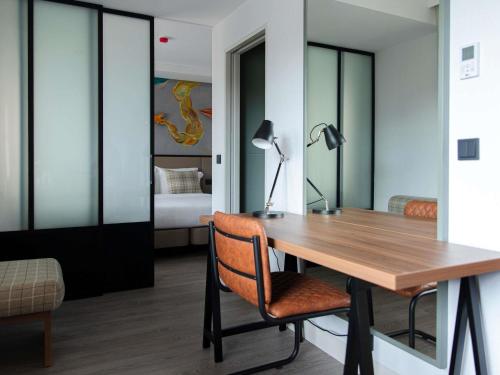 Suite Deluxe del hotel Ibis Styles Lisboa Aeroporto. Foto 6