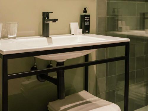Suite Deluxe del hotel Ibis Styles Lisboa Aeroporto. Foto 8
