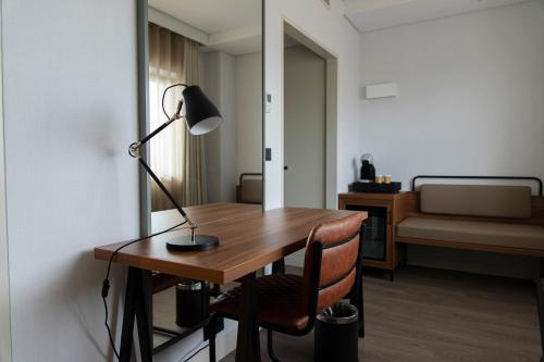 Suite Deluxe del hotel Ibis Styles Lisboa Aeroporto. Foto 12