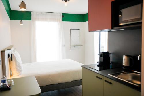 Estudio Confort (cama doble) del hotel and hotel All Suites Paris 13 Porte d'Italie. Foto 2