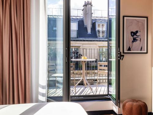 Habitación Doble Deluxe con Balcón del hotel Maison Hamelin Paris - Handwritten Collection. Foto 1
