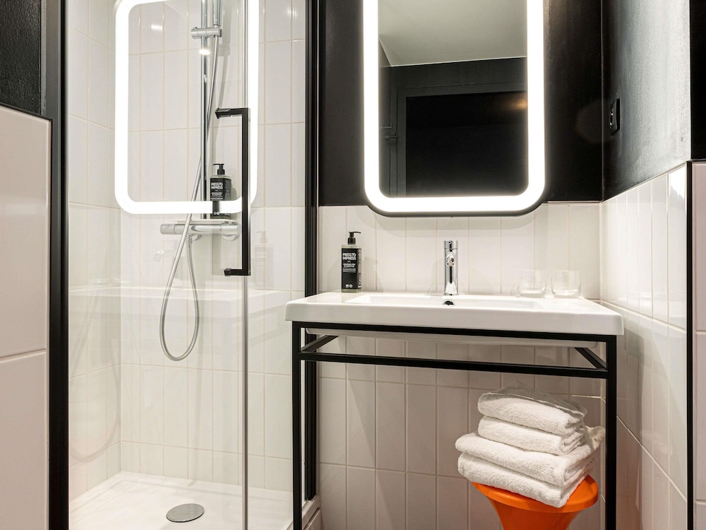 Habitación Standard con 2 camas individuales del hotel Ibis Styles Paris Villejuif. Foto 6