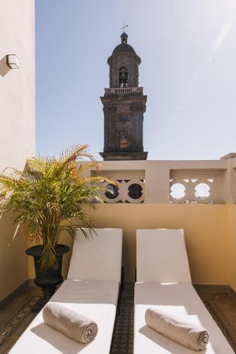 Habitación Doble Premium con terraza del hotel MASANET Emblematic Adults Only. Foto 2