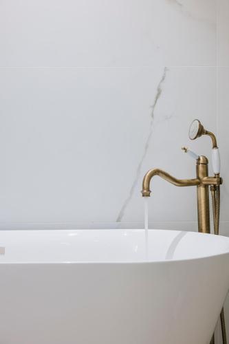 Habitación Doble Premium con terraza del hotel MASANET Emblematic Adults Only. Foto 9