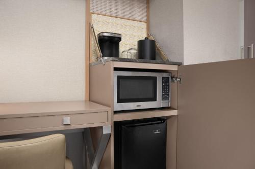 Habitación con 2 camas grandes del hotel SpringHill Suites by Marriott New York Manhattan Times Square. Foto 2