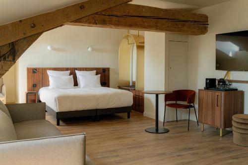 Suite Junior Superior con 1 cama doble y ropa de cama del hotel Hotel Fort St Laurent Lyon - Handwritten Collection. Foto 4