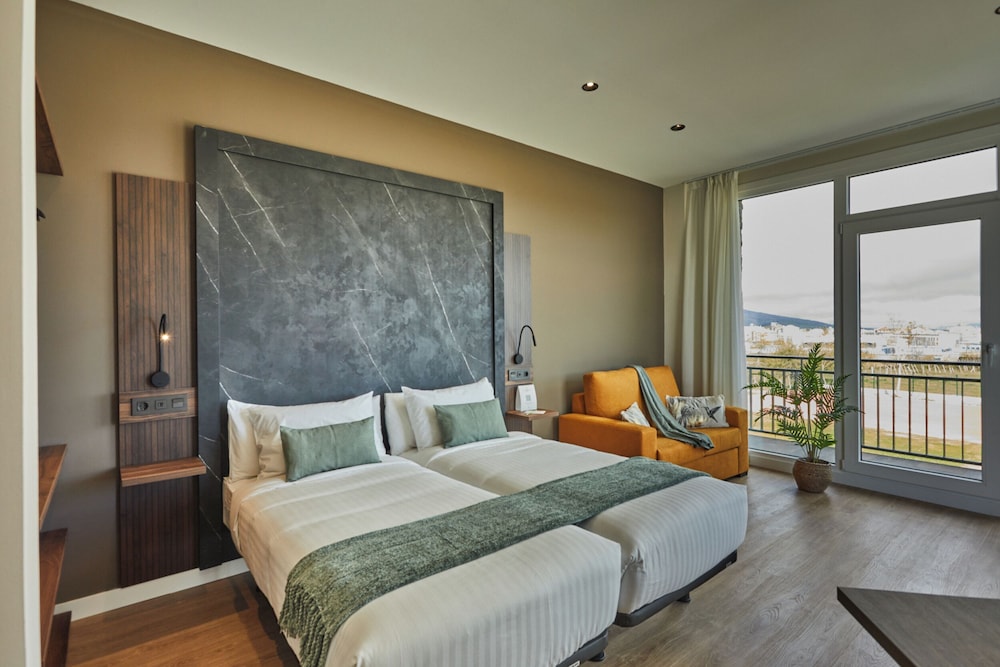 Estudio, balcón del hotel Silken Fontibre Iberia Spa