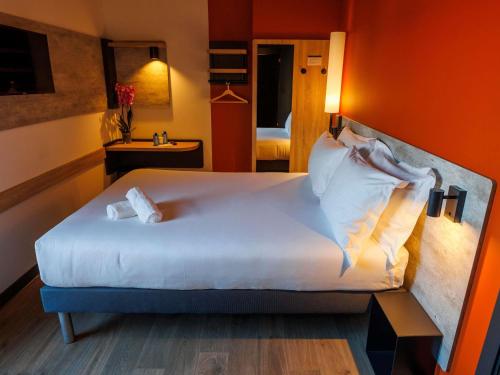 Habitación Doble Estándar con Terraza del hotel Ibis budget Logroño Centro. Foto 2