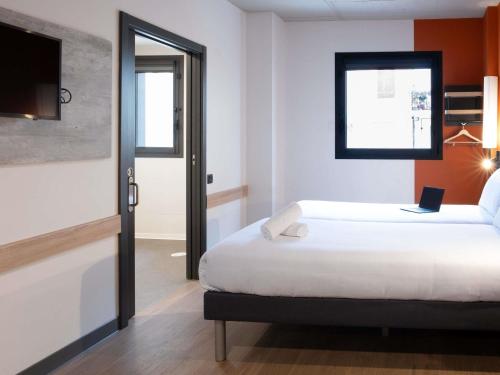 Habitación Doble Estándar - Adaptada - 2 camas del hotel Ibis budget Logroño Centro. Foto 1