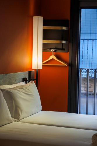Habitación Doble Estándar - 2 camas del hotel Ibis budget Logroño Centro. Foto 11