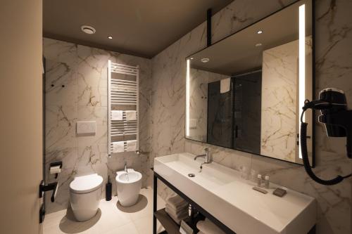 Habitación Triple del hotel Joy 124 Milano. Foto 2