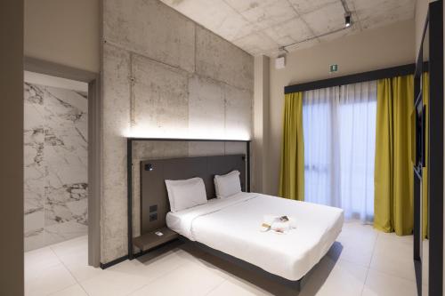 Junior suite Lujo 1 Cama king 3 sofás camas del hotel Joy 124 Milano. Foto 4