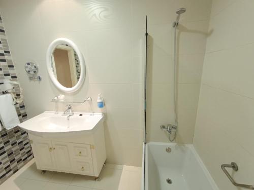 Habitación Individual con balcón del hotel Bossh Alicia. Foto 4