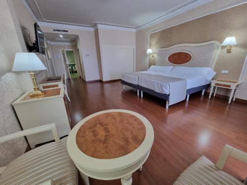 Habitación Doble con cama supletoria - 2 camas del hotel Bossh Alicia