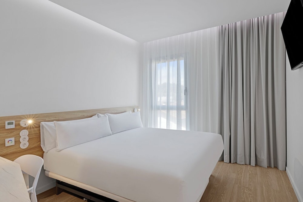 Habitación Doble del hotel B&B HOTEL Leiria Fatima. Foto 1