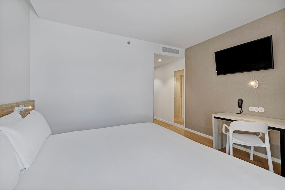 Habitación Doble Superior del hotel B&B HOTEL Leiria Fatima. Foto 2