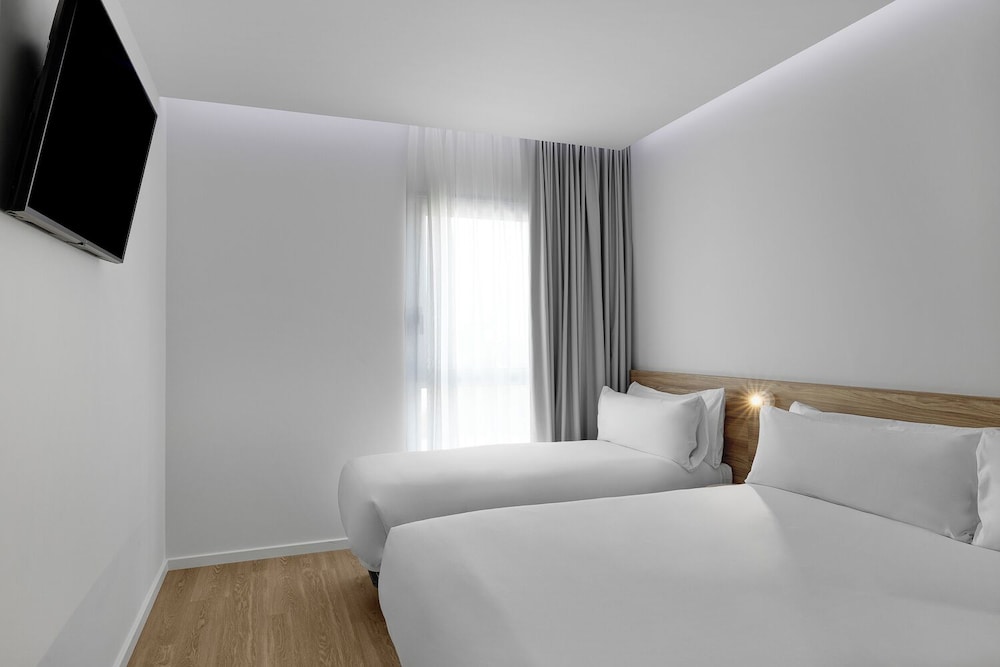 Habitación Triple del hotel B&B HOTEL Leiria Fatima. Foto 2