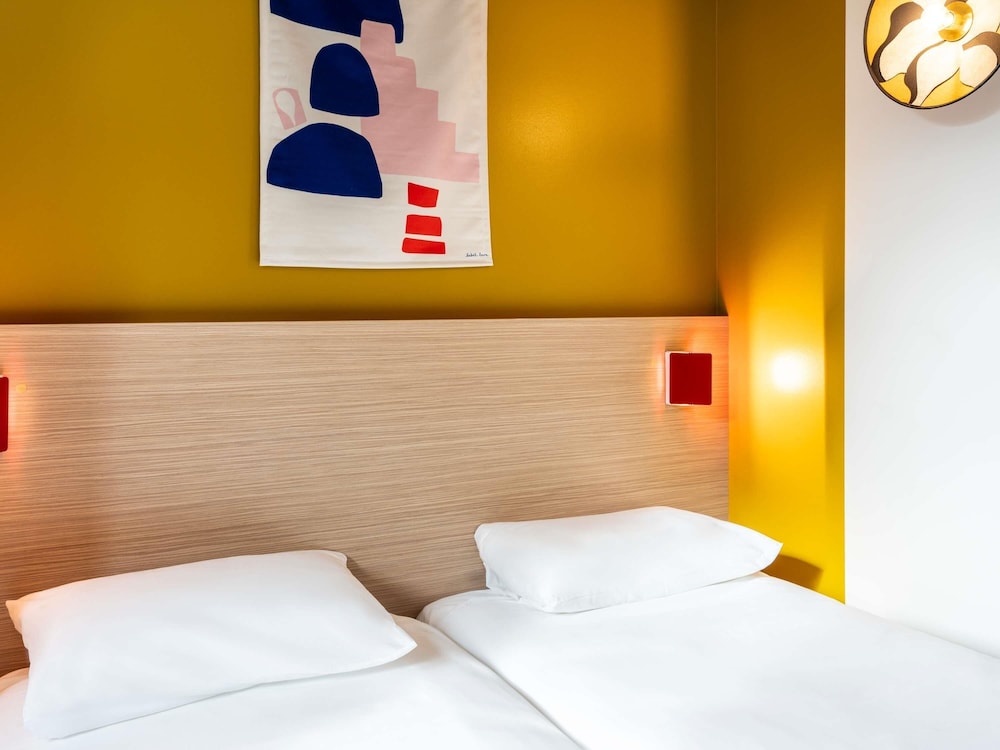 Habitación Comfort con 1 cama doble del hotel Ibis Styles Prévessin Genève Aéroport. Foto 3