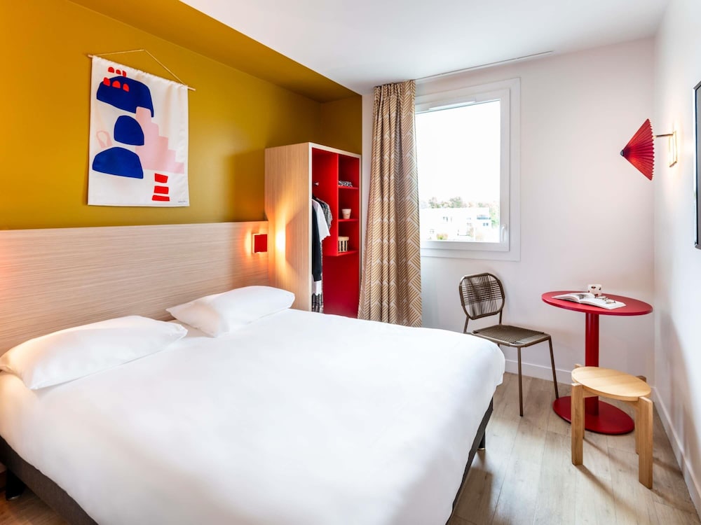 Habitación Comfort con 1 cama doble del hotel Ibis Styles Prévessin Genève Aéroport. Foto 5