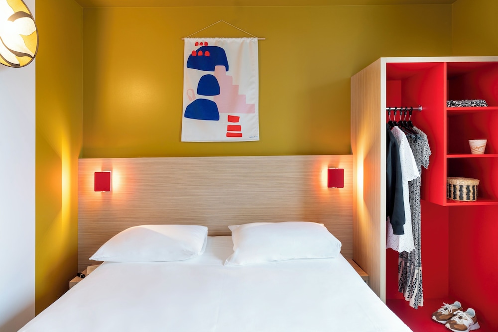 Habitación Comfort con 1 cama doble del hotel Ibis Styles Prévessin Genève Aéroport. Foto 6