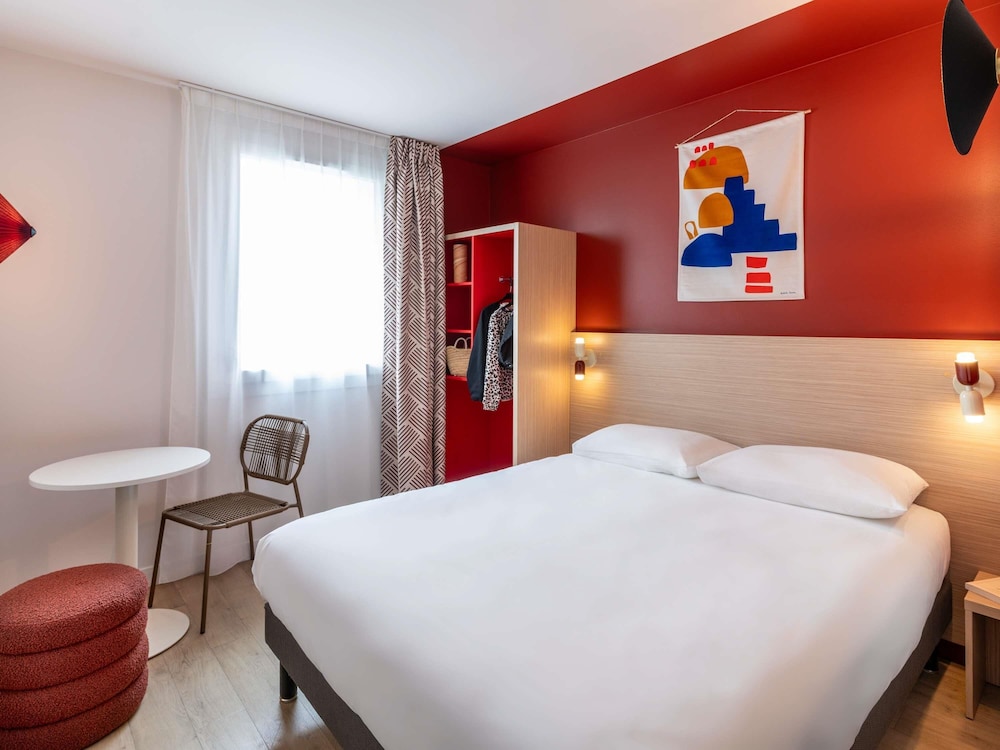 Habitacion Standard con 1 cama doble del hotel Ibis Styles Prévessin Genève Aéroport. Foto 3
