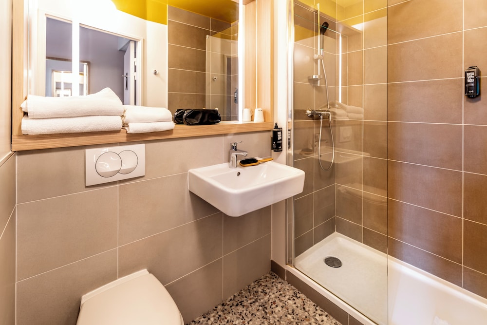 Habitacion Standard con 1 cama doble del hotel Ibis Styles Prévessin Genève Aéroport. Foto 12