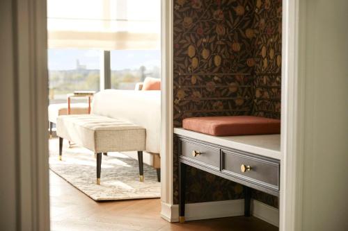 Habitación con cama extragrande. del hotel Park Hyatt London River Thames. Foto 4