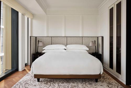 Habitación Esquinera con cama extragrande del hotel Park Hyatt London River Thames