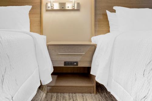 Habitación Deluxe con 2 camas grandes - No fumadores del hotel Red Roof Inn PLUS+ Jamaica, NY. Foto 2