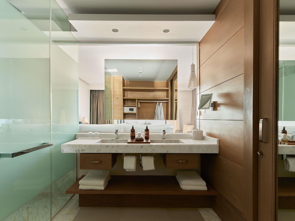 SLS ELITE: HABITACIÓN EN LA AZOTEA CON VISTAS AL MAR Y DOS CAMAS QUEEN del hotel SLS Playa Mujeres – ALL Inclusive Collection. Foto 3