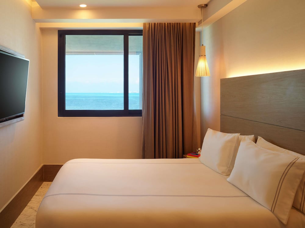 SUITE EPHORIA CON CAMA KING del hotel SLS Playa Mujeres – ALL Inclusive Collection. Foto 2