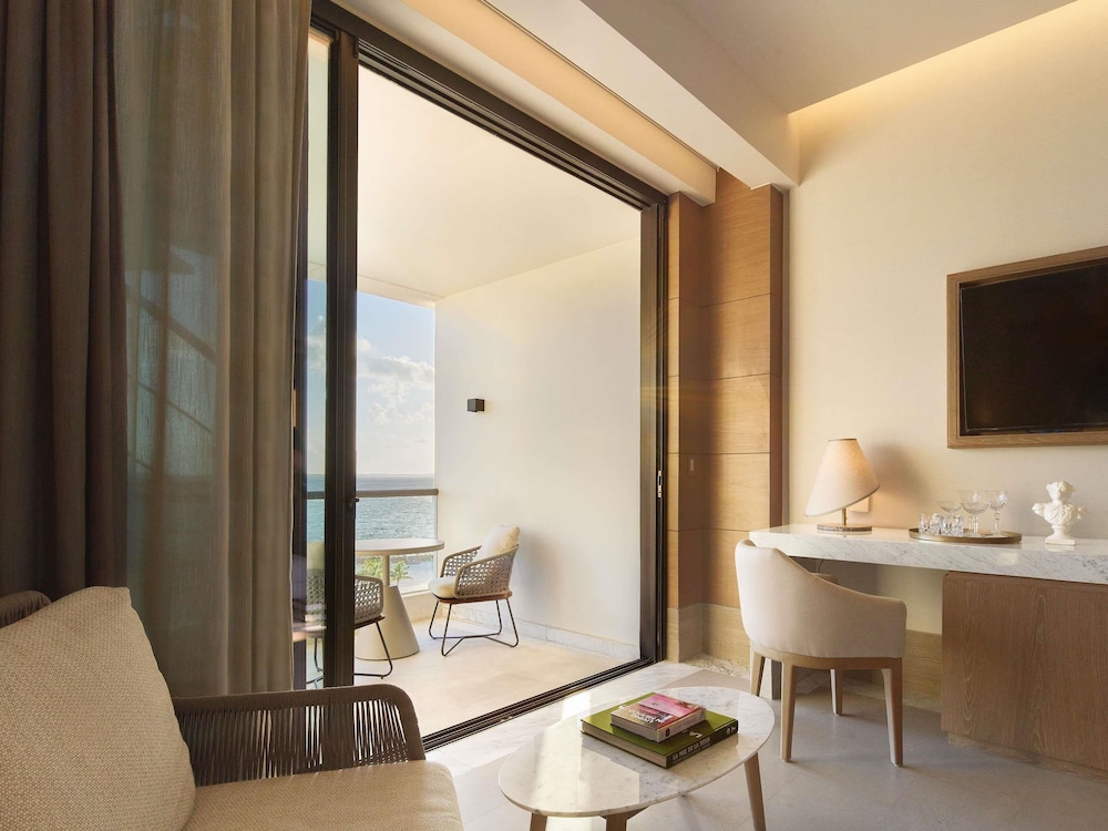 SLS ELITE: HABITACIÓN EN LA AZOTEA CON VISTAS AL MAR Y DOS CAMAS QUEEN del hotel SLS Playa Mujeres – ALL Inclusive Collection