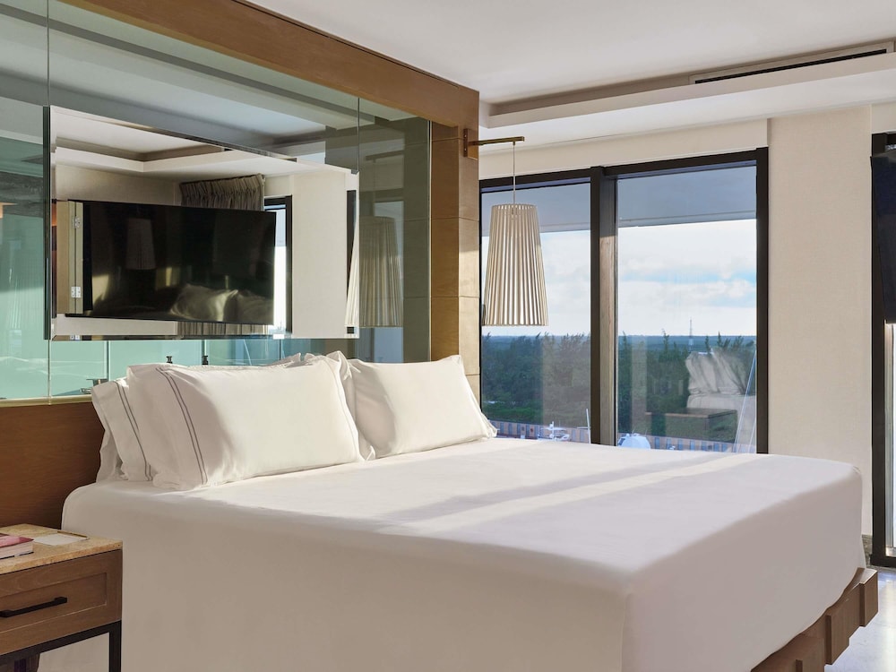Suite de lujo de dos dormitorios del hotel SLS Playa Mujeres – ALL Inclusive Collection. Foto 7