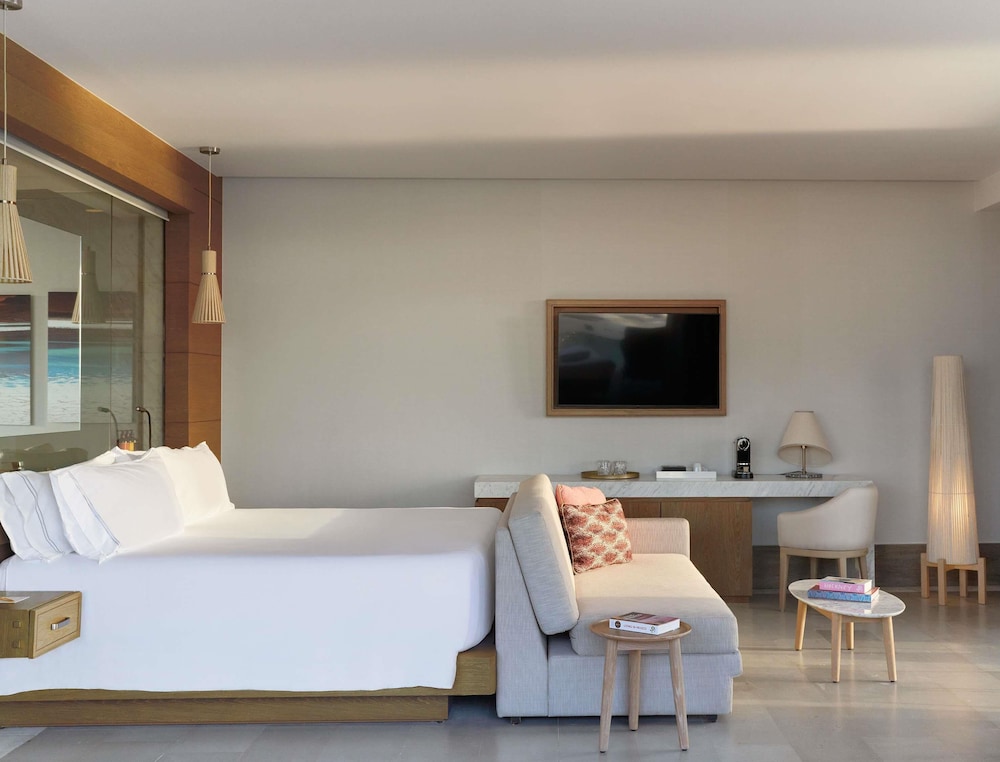 SUITE CORNER EUPHORIA CON VISTAS AL MAR Y CAMA KING del hotel SLS Playa Mujeres – ALL Inclusive Collection. Foto 2