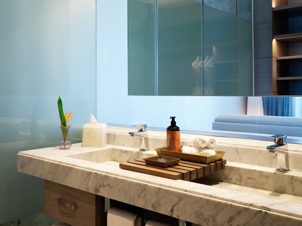 DELIGHT: HABITACIÓN CON CAMA DE MATRIMONIO Y VISTAS AL MAR del hotel SLS Playa Mujeres – ALL Inclusive Collection. Foto 8