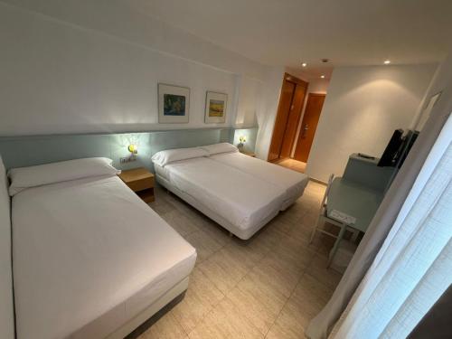 Habitación Triple del hotel Fleming Center by Punta25. Foto 1
