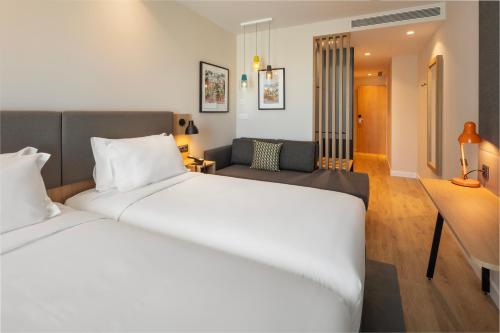 Habitación Doble Premium con sofá cama - 2 camas del hotel Holiday Inn Braga, an IHG. Foto 1