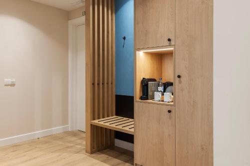 Suite de 1 dormitorio con sofá cama del hotel Holiday Inn Braga, an IHG. Foto 8