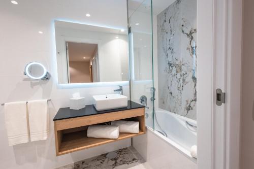 Suite de 1 dormitorio del hotel Holiday Inn Braga, an IHG. Foto 3
