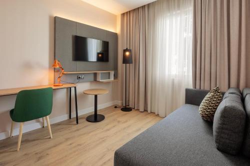 Suite de 1 dormitorio del hotel Holiday Inn Braga, an IHG. Foto 7