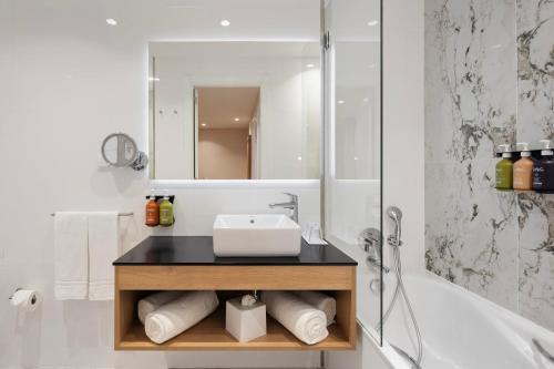 Suite de 1 dormitorio del hotel Holiday Inn Braga, an IHG. Foto 8