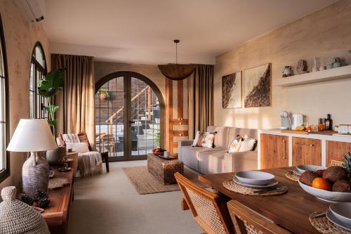 One - Bedroom Deluxe Apartment with Veranda and Ocean View del hotel Bahía Luxury. Foto 2