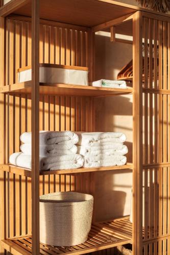 One - Bedroom Deluxe Apartment with Veranda and Ocean View del hotel Bahía Luxury. Foto 8