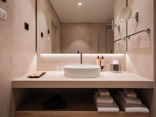 Privilege Luxe Double Room del hotel Mercure Ponta Delgada Azores. Foto 2