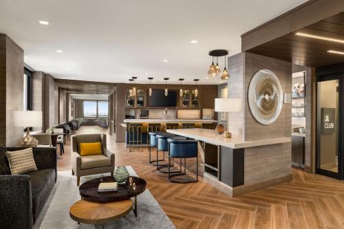 Habitación Club Level M - 1 cama extragrande del hotel Marriott New York JFK Airport. Foto 6