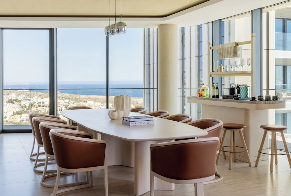 Suite Penthouse Ultimate ME+ del hotel ME Malta. Foto 5
