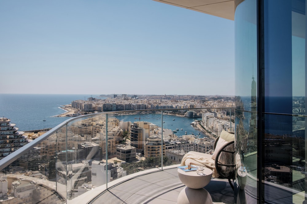 Suite Penthouse Ultimate ME+ del hotel ME Malta. Foto 6