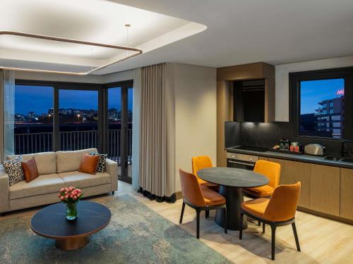 Apartamento Deluxe de 1 dormitorio del hotel Mövenpick Living Istanbul Saklivadi. Foto 6